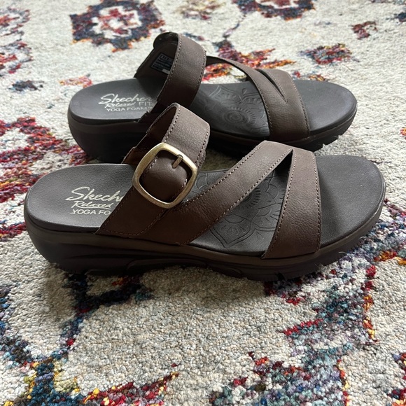 Skechers Relaxed Fit Yoga Foam Brown Sandals Size 8 - Picture 1 of 7